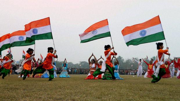DelhiMedia's tweet photo. Happy #RepublicDay to all of you! http://t.co/73LgRzXQTA