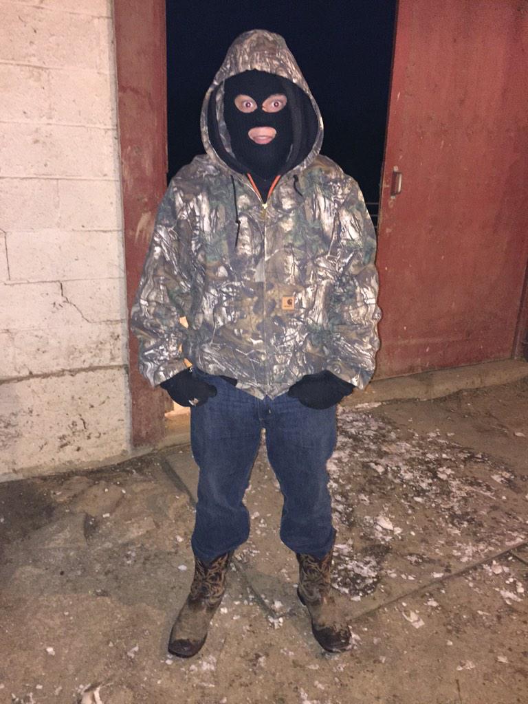 darcy_nicole13's tweet photo. My baby looks good in camouflage☺️😉 #mcm #hewascold #barnnight http://t.co/tjnEOen4dg