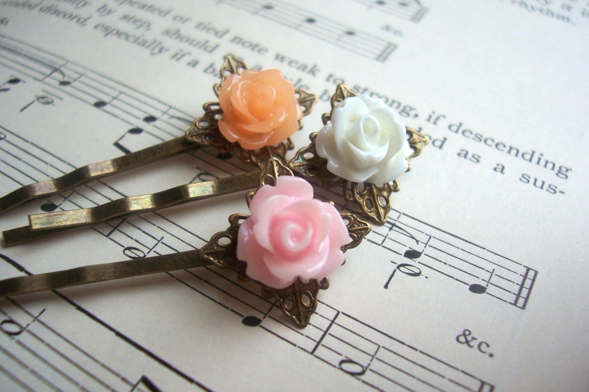 magpiesdaughter's tweet image. Pretty pins for your hair #almostspringtime etsy.com/shop/themagpie…