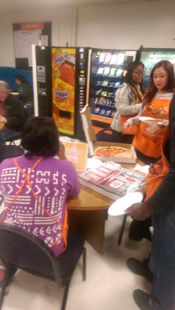 ShaDon_G's tweet photo. "@BleedOrangeB: Impromptu pizza party at #Store6150. http://t.co/7w5FFsAILz"