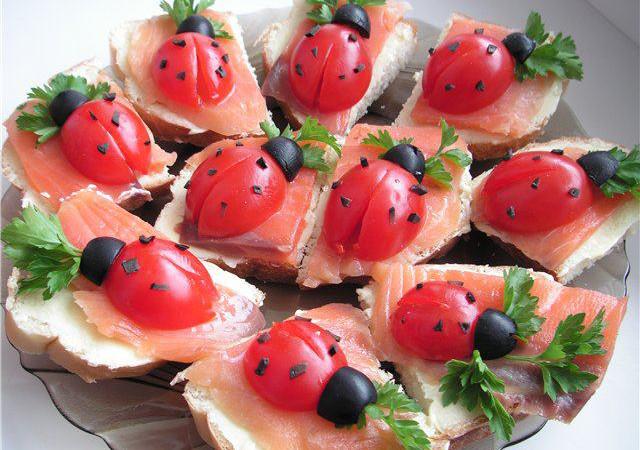 radiopico's tweet photo. #Aperipico fresco a fortunato oggi, chi ne vuole?
@LilaLaQueen versione #HappyHour fino alle 20.00
#aperitivo http://t.co/rTd5t70vZS