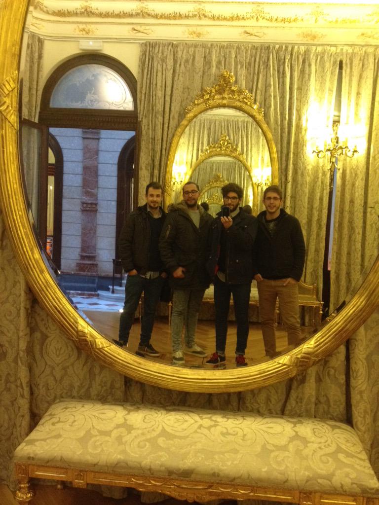 Srtosito10's tweet photo. Aquí de Casino royal con los mejores @EspadaJosue94 @lbrtgarcia94 @suivas http://t.co/VQq2j8IhO1