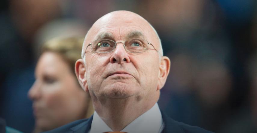 NOSsport's tweet photo. KNVB bevestigt: Michael van Praag stelt zich officieel kandidaat om voorzitter van de FIFA te worden. http://t.co/1ev129W1mp