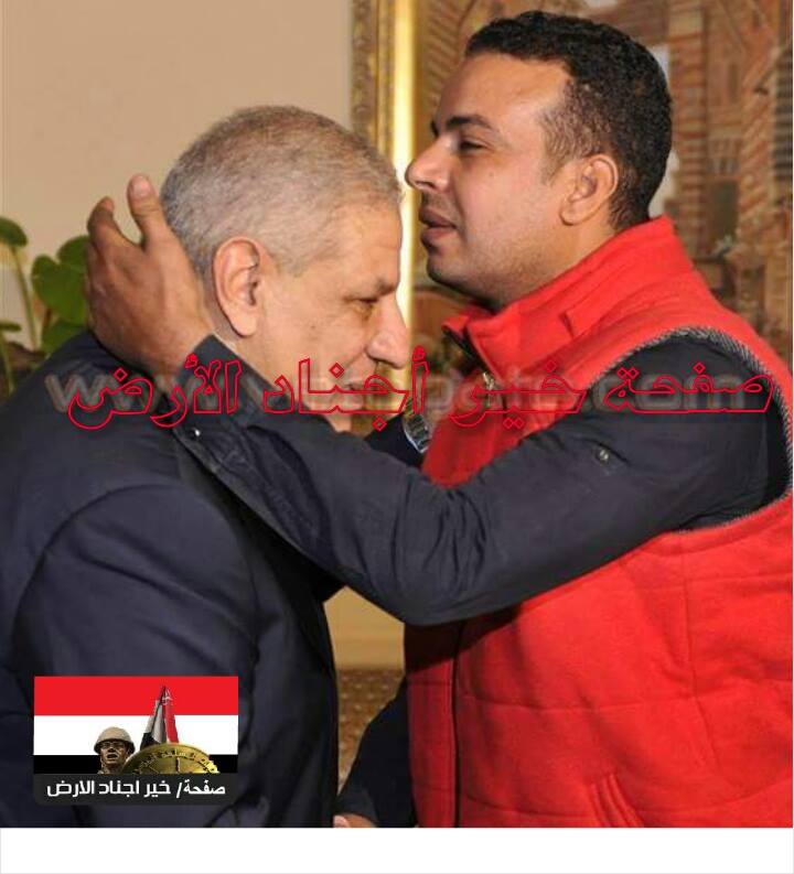 ALIABAS81096753's tweet image. #تحيا_مصر بتوجيهات من الرئيس السيسي رئيس الوزراء ابراهيم محلب يسلم سائق المطرية تاكسي جديد بدلا من الذى أحرقه الإخوان