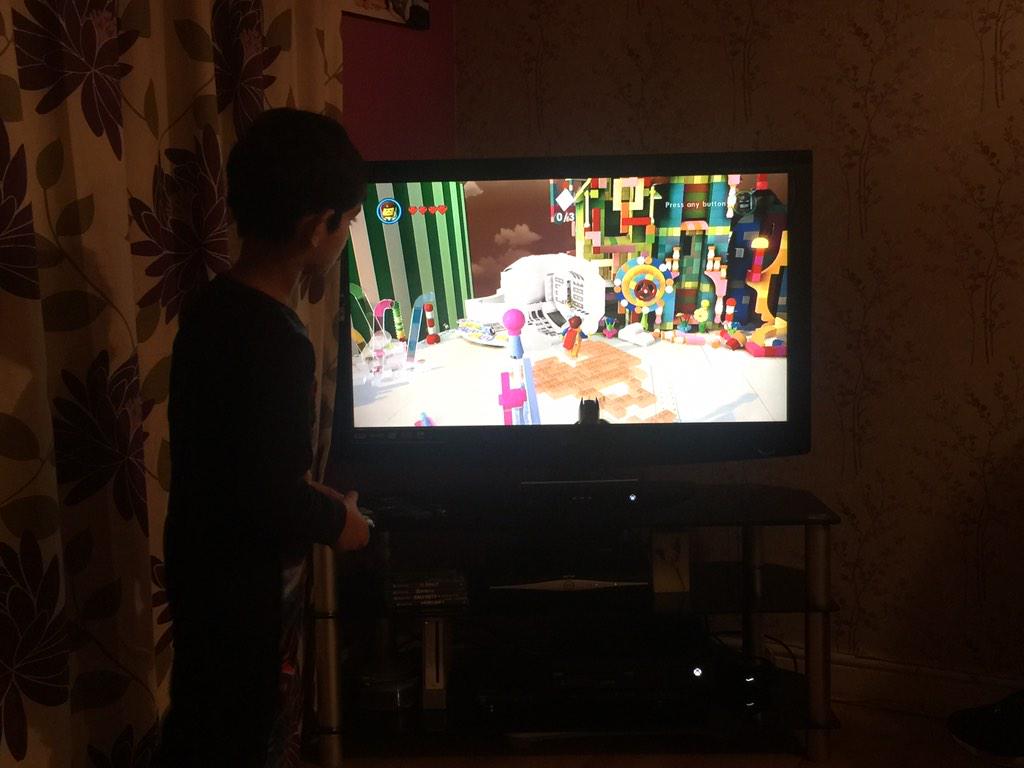 farra_10's tweet photo. Aneeq came home n finished his homework straight away so that he could play his new Lego movie game! #AddictedtoLego http://t.co/GHDH00j36f