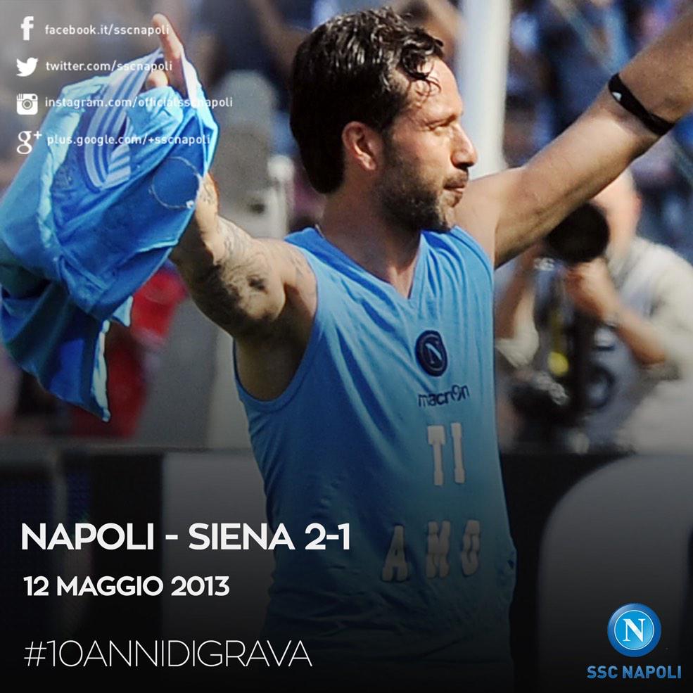 sscnapoli's tweet photo. L'ultima al San Paolo con una dedica speciale da chi ama questi colori #10AnniDiGrava http://t.co/UztWILvO9P