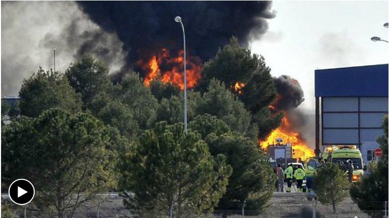 La_SER's tweet photo. VÍDEO | Primeras imágenes del accidente aéreo de Los Llanos (Albacete) http://t.co/ERzNIKBKZQ http://t.co/Gp83oOST2F