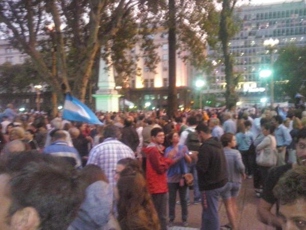 077Gonza's tweet photo. #26E PUSIERON VAYAS, IGUAL LAS TIRAREMOS!!, #CFKAsesina #26E #Nisman http://t.co/ntI86YZ3jJ