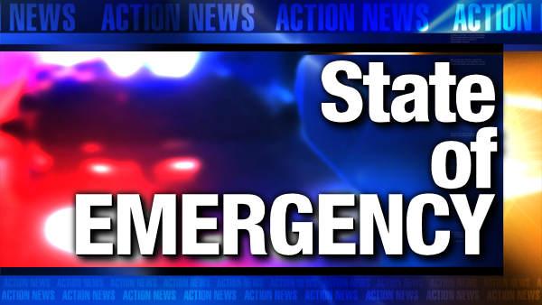 TruckerTalk's tweet photo. #STATEOFEMERGENCY #Truckers #Trucking #NY #NYC #MA #CT #WinterWeather #Noreaster - STORY: http://t.co/AC9ljtGLIq http://t.co/I8w8eOLCGX