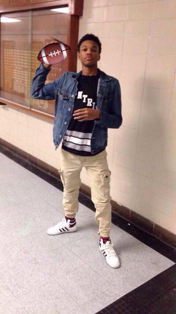 MoneyInMyLungs's tweet photo. "@Jboi__: #TweeLikeAFemale  “@KheyriHasNoHoes: "guys who play sports 😩😍" http://t.co/7vegs5kJJ3”"😂😂😂
