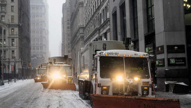 informativost5's tweet photo. Nueva York suspende metro, autobuses y cercanías debido al temporal http://t.co/6v7dIApbTD http://t.co/WGfcKjqw9s