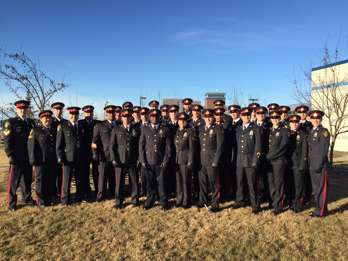 SaskatoonPolice's tweet photo. Joining together with LEOs near and far to honour and remember @RCMP Cst. David Wynn #heroinlife #RIP http://t.co/CCDNpgb31r