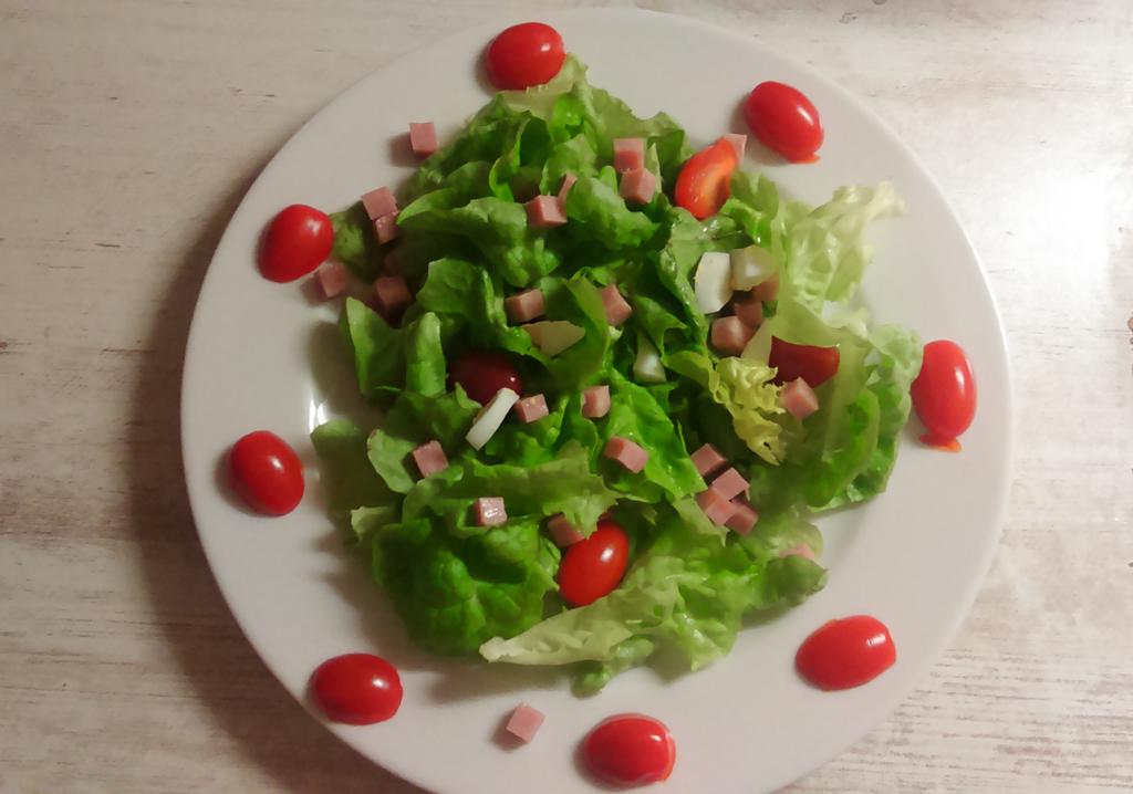 loveworkbody's tweet photo. Ce soir : salade composée, petite faim.
En dessert clémentine #TheJanuaryPact #Theweightproject http://t.co/ySWfafMY1G