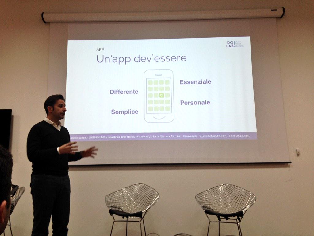 dolabschool's tweet photo. Un'App di successo deve essere: Essenziale, Differente, Personale, Semplice! Ce lo spiega Nicola! #DoLabUx http://t.co/jYWVsPihzy