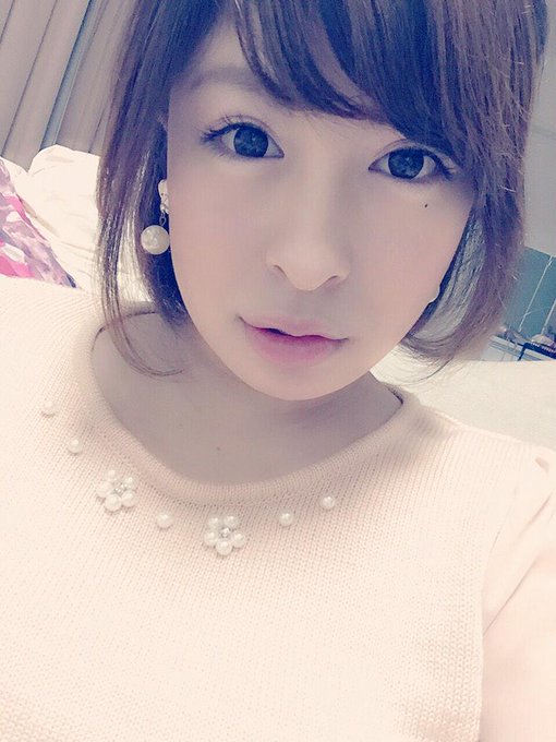 今日はね、はーふあっぷ♡♡ 髪の毛のびたなあー。 あしたは、美容室だよーお(*ﾟ▽ﾟ)ﾉ http://t.co/ZJf8OgQSm3