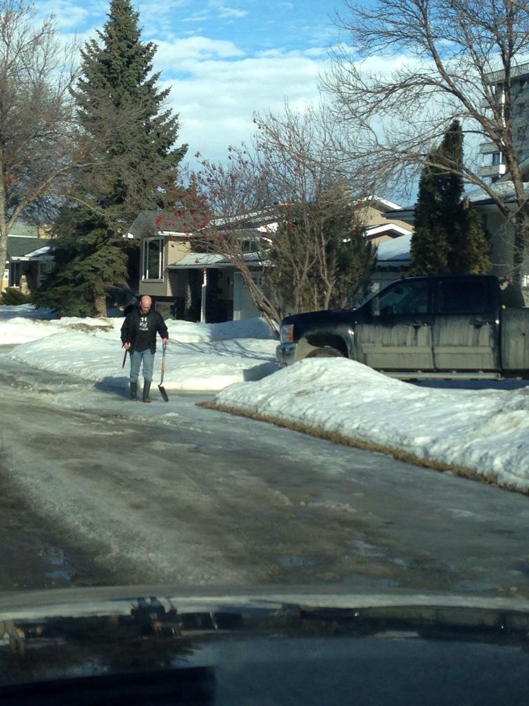 MTacoBell's tweet photo. The pigeon ice chippers are out early this yr! Every block has a go getter #icechipper #waterflow #releaseThePressure http://t.co/MX8T5NmzxD