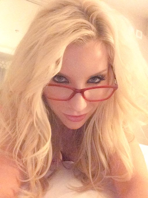 Grrrrr ready to pounce...
 or read a book
Whatever http://t.co/3IPGsUsiES