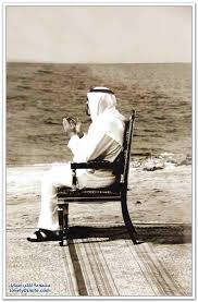 MohammedAlbata4's tweet photo. يكفيك فخر إن هناك شعوب تحارب لتسقط حكامهاوان شعبك يبكي لفراقك حقاًانت ملك القلوب تغمدك الله برحمته واسكنك فسيح جناتة http://t.co/8wbPQcEioj