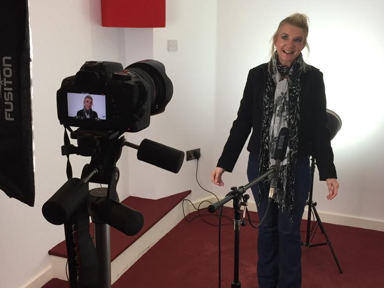AlisonHernandez's tweet photo. Helen @Torbay_Hour promotes how we helped her at #TSMCafe http://t.co/toDNpu2uae