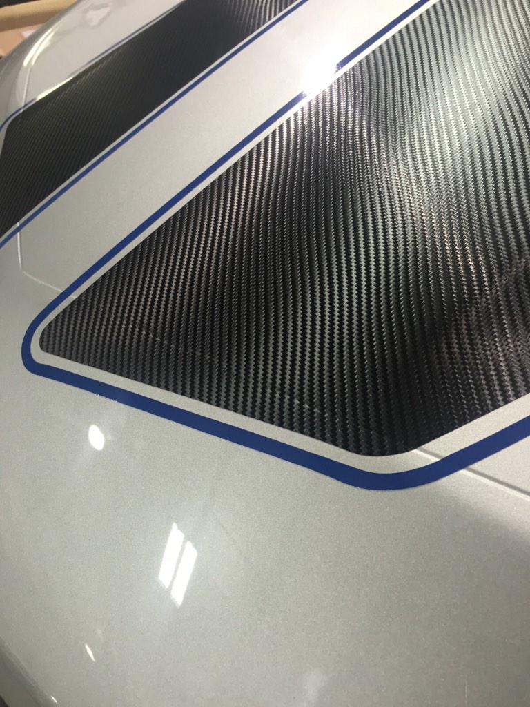 ChrisMcGahaPS's tweet photo. The #HarlowSammons #SilverBullet gets carbonfiber stripes. Graphics @FinelineCO, application Vital Signs Odessa! http://t.co/YoY0FwTHuv