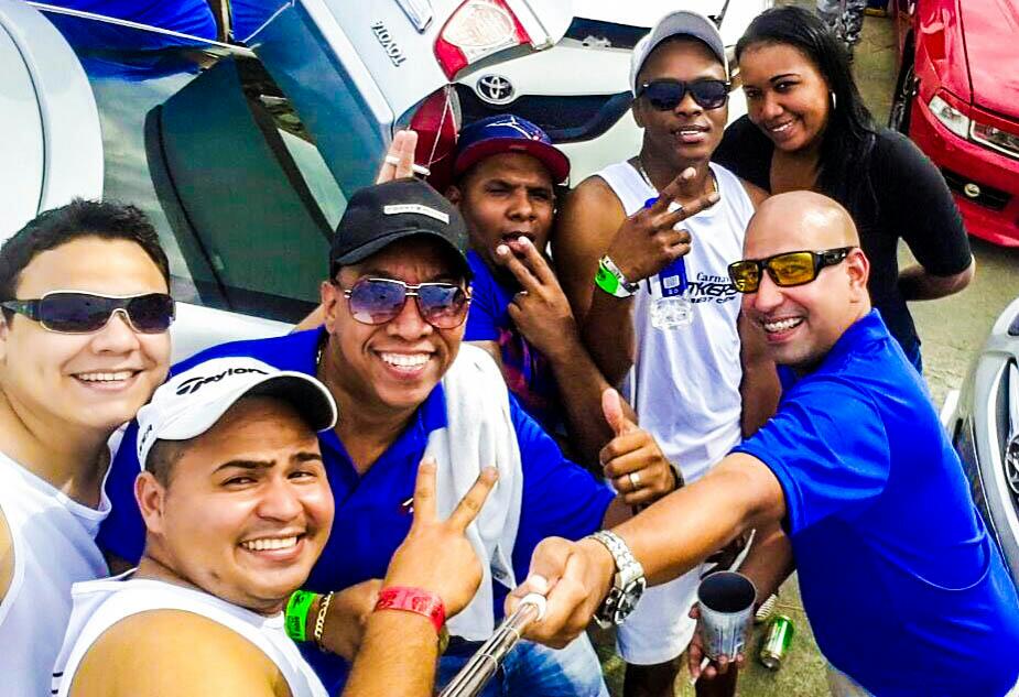 hitmakerscrew's tweet photo. Haciendo la diferencia disfrutando de cada comento como Dios manda!! http://t.co/CZkNZTgTyX