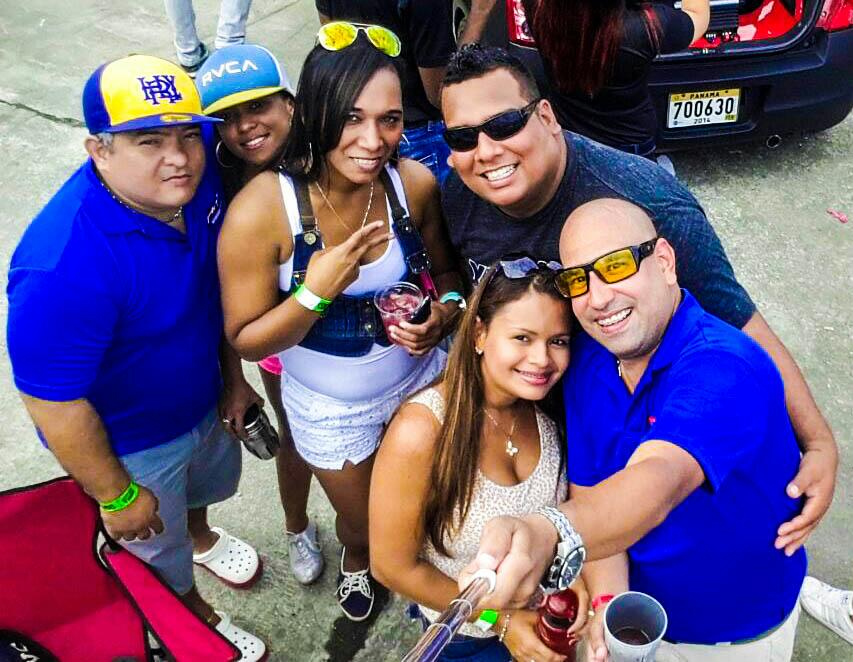 hitmakerscrew's tweet photo. Haciendo la diferencia disfrutando de cada comento como Dios manda!! http://t.co/CZkNZTgTyX