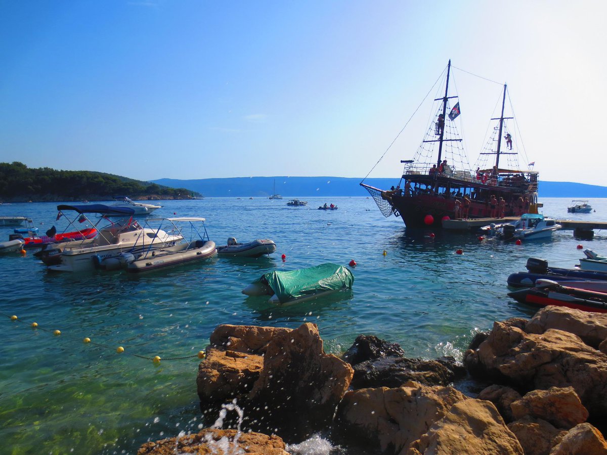 NomadaBlog's tweet photo. Cres, Croacia http://t.co/wcIDSmNKnQ http://t.co/FJ8PyJDuiz