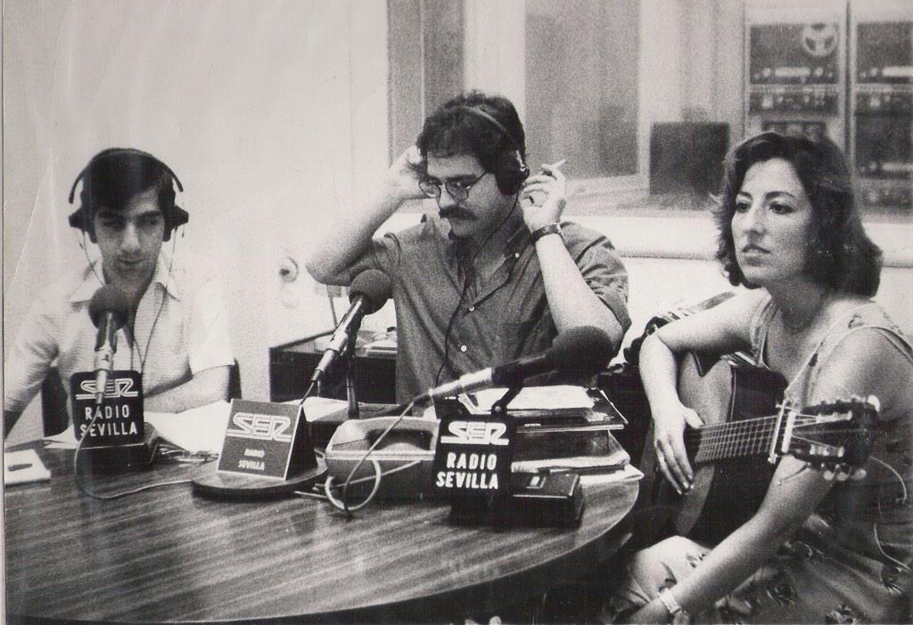 jcvelez's tweet photo. Muchas felicidades a @RadioSevilla por sus 90 años de historia, periodismo y radio. http://t.co/4O9mmOydGN