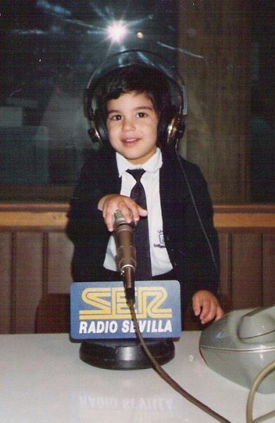 jcvelez's tweet photo. Muchas felicidades a @RadioSevilla por sus 90 años de historia, periodismo y radio. http://t.co/4O9mmOydGN