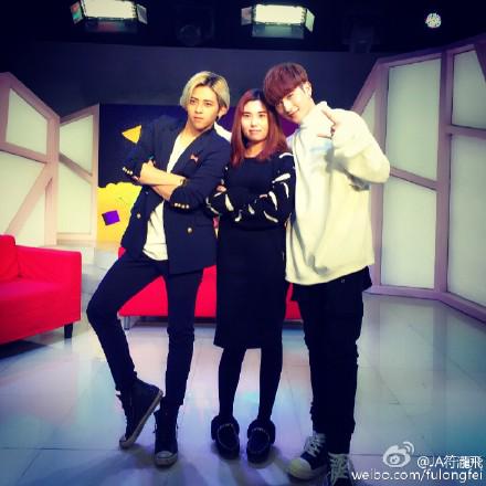 dearfulongfei's tweet photo. [FULONGFEI] [WEIBO] @音悦大来宾 @至上励合刘洲成kenny @MIC赵泳鑫Steelo After one year (cont) http://t.co/zaPLW0pEbl http://t.co/5Ghss0DOZv