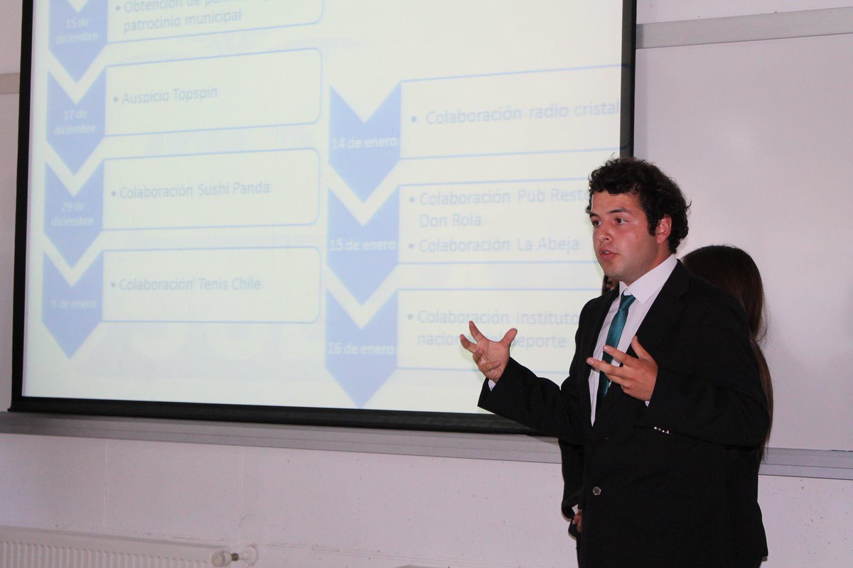 UAI_VINA's tweet photo. Alumnos @NegociosUAI  en evaluación final Taller de Emprendimiento presentando sus proyectos ante comisión @TemVina http://t.co/armD9XkDKJ