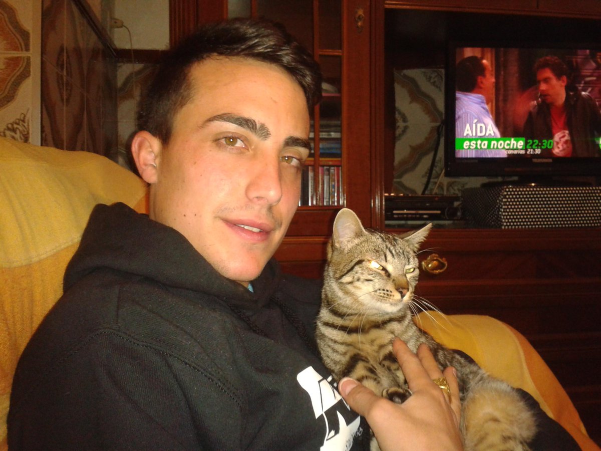 Franktm22's tweet photo. Mi gatita despues de 4 meses desaparecida vuelve a casa.!! :) http://t.co/nBNn0Kmtxv