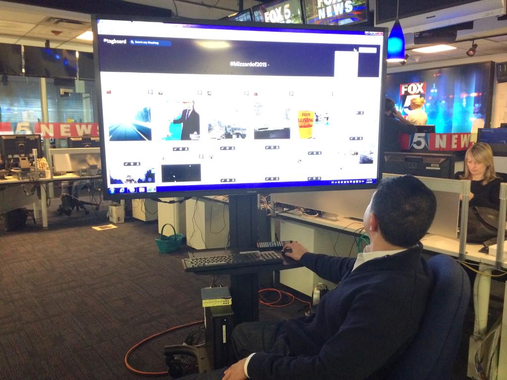 AudreyPuente's tweet image. FOX 5's @emadasghar has one big computer screen! #GoBigOrGoHome