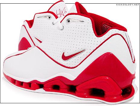 Happy birthday to the king of dunking Vince Carter! Now can I get another release of these VC 2s in sz 11?? 