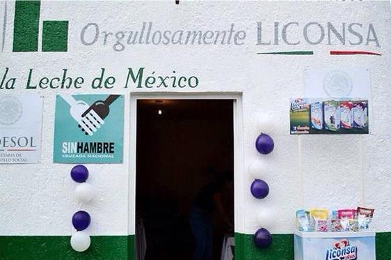 PresidenciaMX's tweet photo. El Presidente @EPN destaca la labor de @Liconsa y @Diconsa_MX en la Cruzada @SinHambreMx http://t.co/Bek9gcX5l0 http://t.co/4Uy1V7IZw0