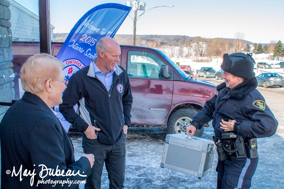 MarjDubeauPhoto's tweet photo. More of the transfer  @2015OntScotties trophy forgotten in the trunk of @TeamFlaxey @penetanguishene @howardfour http://t.co/YfpewguiyJ
