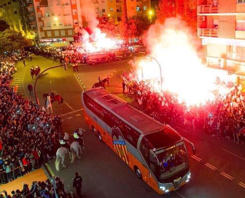 CarlosVCF75's tweet photo. Cambian la época pero no cambia el apoyo al Valencia http://t.co/LxzWih7uPu