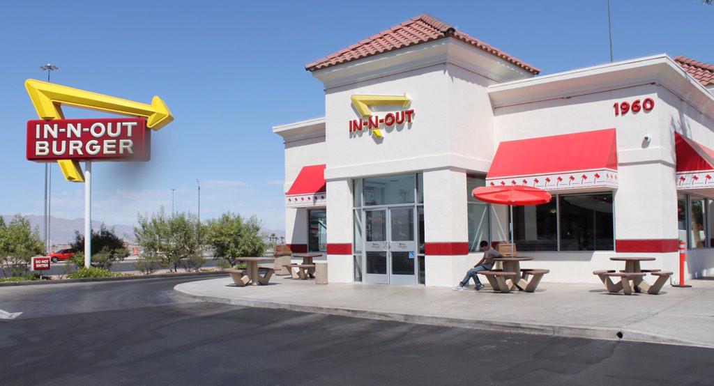 LifeBracket's tweet image. Best Fast Food Chain
•Round of 16•

RT ~ Chic-fil-A

Fav ~ In-N-Out