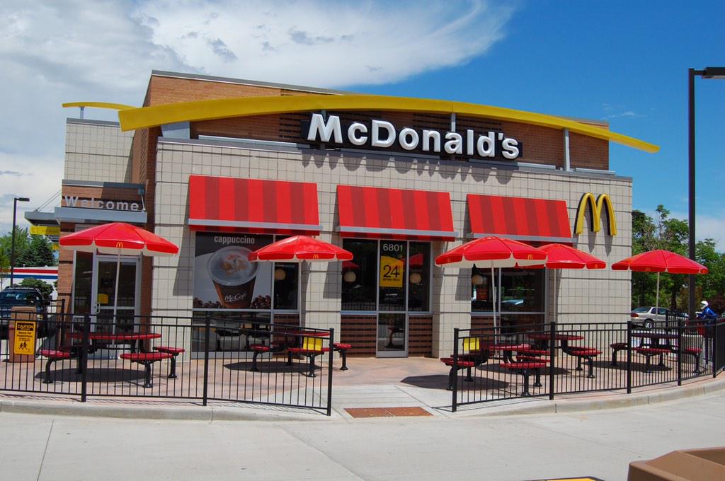 LifeBracket's tweet image. Best Fast Food Chain
•Round of 16•

RT ~ McDonald's

Fav ~ Hardee's