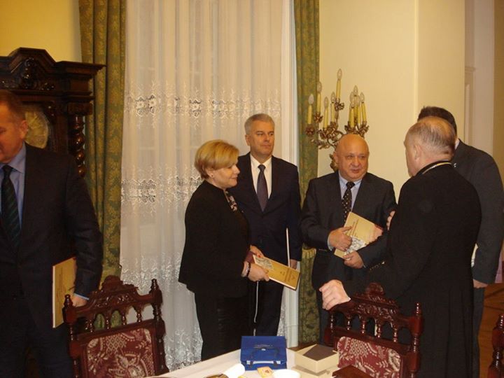 PBZientarski's tweet photo. 23 grudnia 2014 r. spotkanie opłatkowe u Kardynała Kazimierza Nycza http://t.co/XyLrFW6FpV