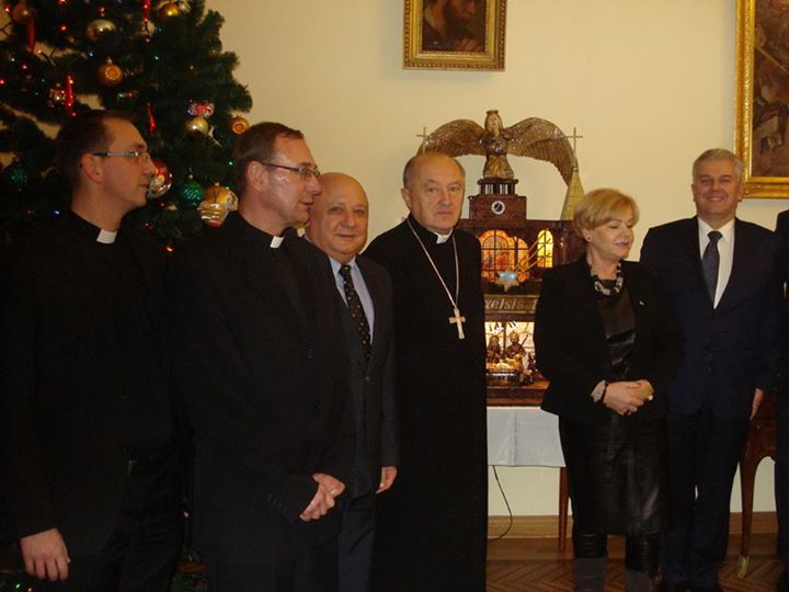 PBZientarski's tweet photo. 23 grudnia 2014 r. spotkanie opłatkowe u Kardynała Kazimierza Nycza http://t.co/iwPqRJIrPp