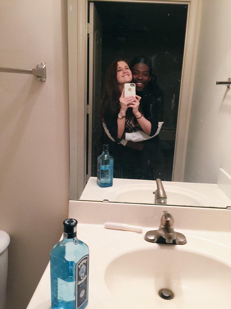 AKdotCraig's tweet image. "@AyeeeeJessicaa: My favorite hello, and my hardest goodbye. ❤️ http://t.co/MOulMn3ACM" #relationshipgoals