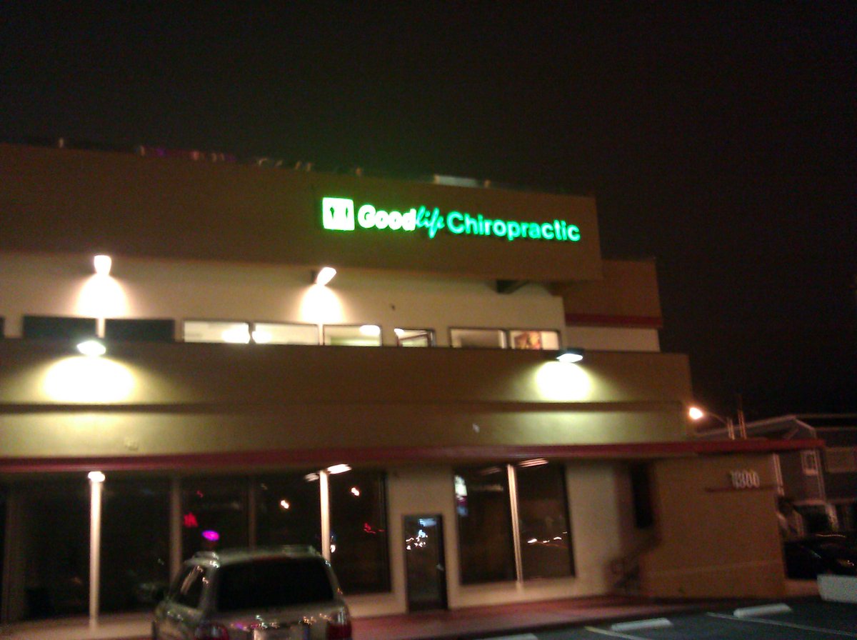 GoodlifeChiros's tweet photo. We work late for all of you who also work long hours.  
#goodlifechiropractic #redondobeachchiropractor #getadjusted http://t.co/jSx9KU1HjZ