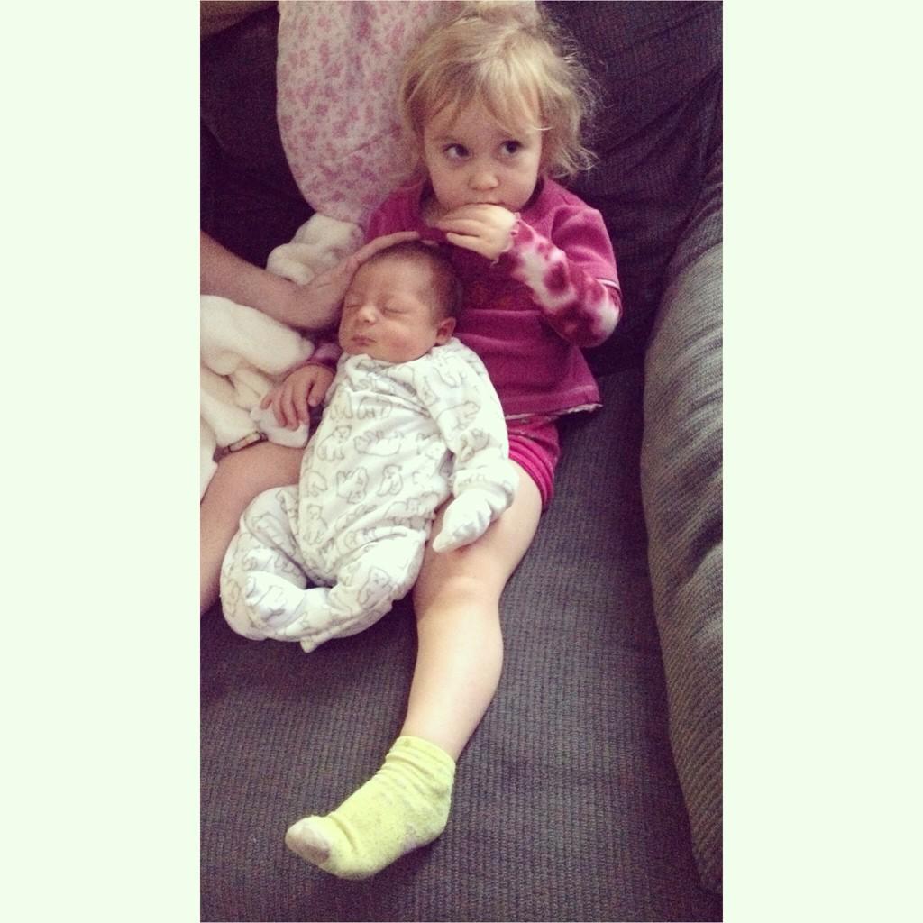 thatveghead's tweet image. This is love 😍 #babies #family #auntie #sister #nephew #NewBornBaby