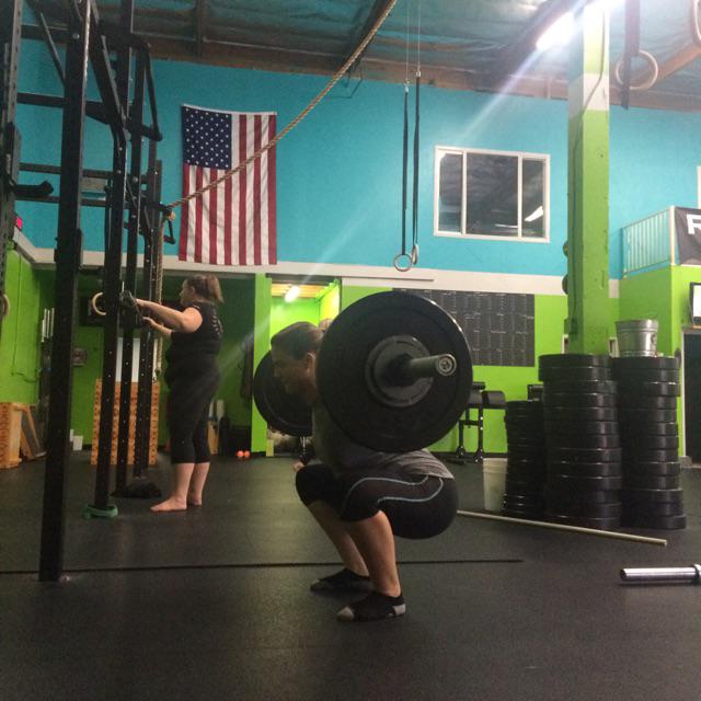 JennNull's tweet image. Always make the #squat rack my first stop when I get back home. @kdathletics  #pausesquats #HYLETEnation #hylete