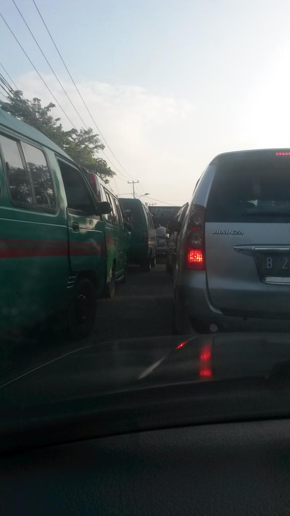 mbekhu's tweet photo. @dishub_bdgkab @PRFMnews macet panjang di jadek sayati,ada apa ini http://t.co/hJlTSV7oKy