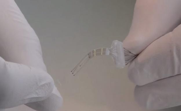 e-Dura Spinal Cord Implant Could Allow Paralyzed Patients to Walk | Medical Device Guru bit.ly/1yAIIuk