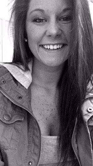 PromDatesChatt's tweet image. Babe @_camerongray needs a prom date. She got a booty so you know she can tear it up on the dance floor 😏❤️