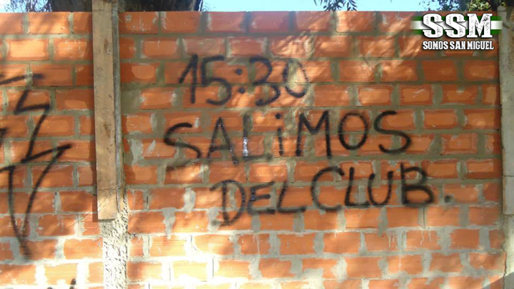 TermoDeAscenso's tweet photo. En las epocas que no existian los celulares, twitter o facebook.. asi se organizaba para ir a la cancha.. http://t.co/1TSIOqCZu0