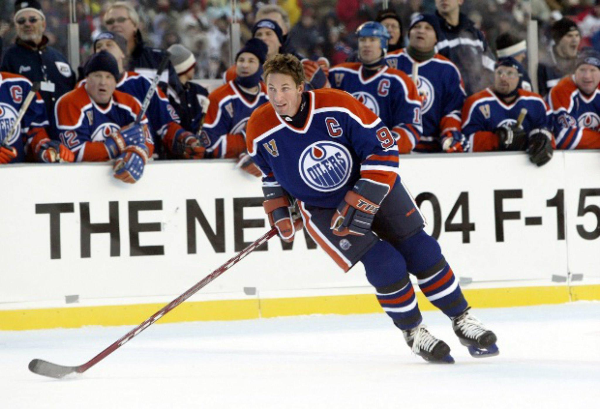  Happy 54th birthday to the greatest player of all-time and my hero, Wayne Gretzky! 